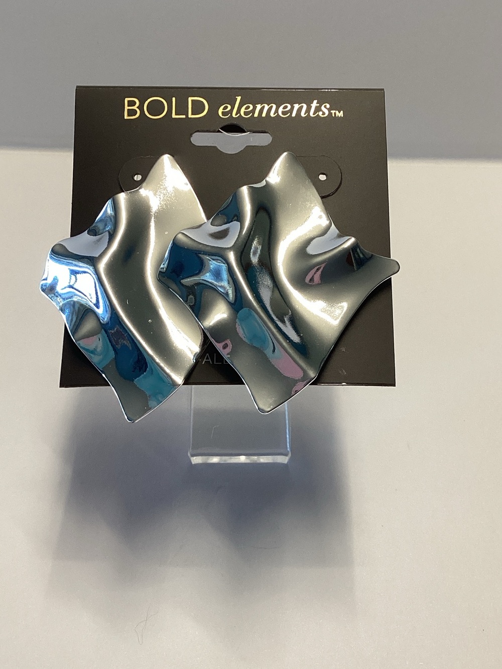 BOLD elements Shiny Sculpted Wave Earrings - Silver